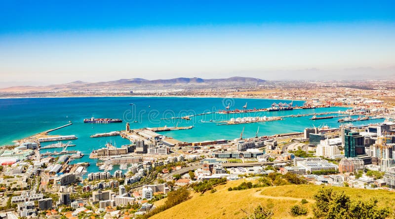 Vue panoramique sur le port V&A Waterfront au Cap Afrique du Sud image libre de droits Vue panoramique sur le port V&A Waterfront au Cap Afrique du Sud image libre de droits