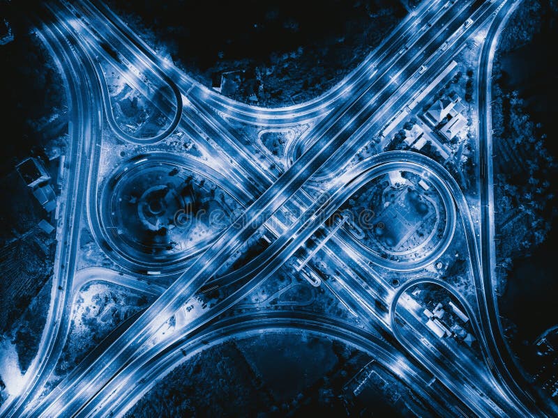 Vue a?rienne des jonctions de route Les routes de pont forment le num?ro 8 ou l'infini signent dedans la structure du concept d'a photographie stock libre de droits Vue a?rienne des jonctions de route Les routes de pont forment le num?ro 8 ou l'infini signent dedans la structure du concept d'a photographie stock libre de droits