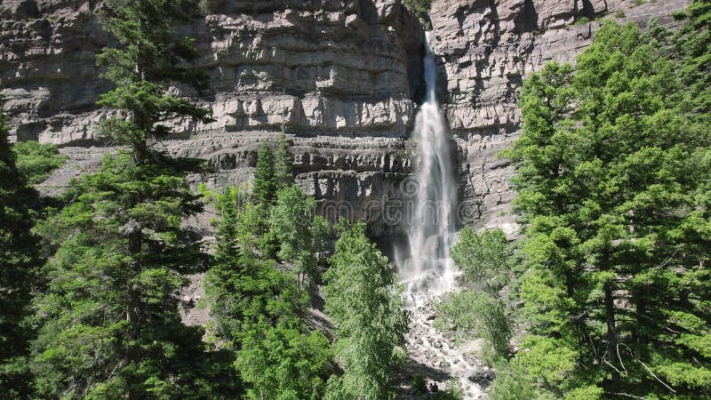 Vue statique de drone de la distance de cascade tombe ouray colorado 4k clips vidéos