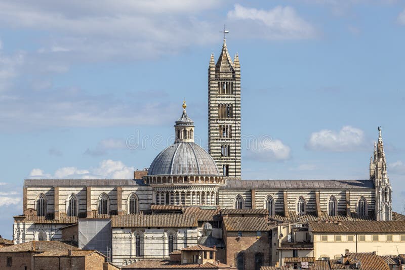 Vue sur la cathédrale de Sienne image stock Vue sur la cathédrale de Sienne image stock