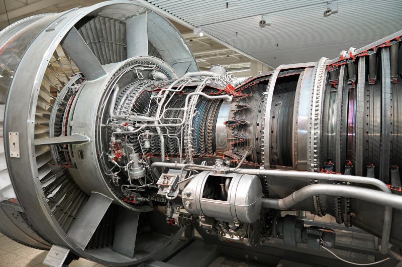 Vue sur la section transversale moderne de turbine d'avions avec l'equpment différent, pièces, composants Lames de turbine de tur images stock Vue sur la section transversale moderne de turbine d'avions avec l'equpment différent, pièces, composants Lames de turbine de tur images stock