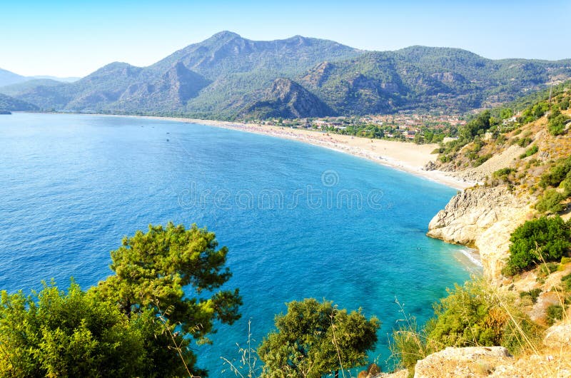 Vue sur la station de vacances turque populaire Oludeniz, Turquie égéenne photos libres de droits Vue sur la station de vacances turque populaire Oludeniz, Turquie égéenne photos libres de droits