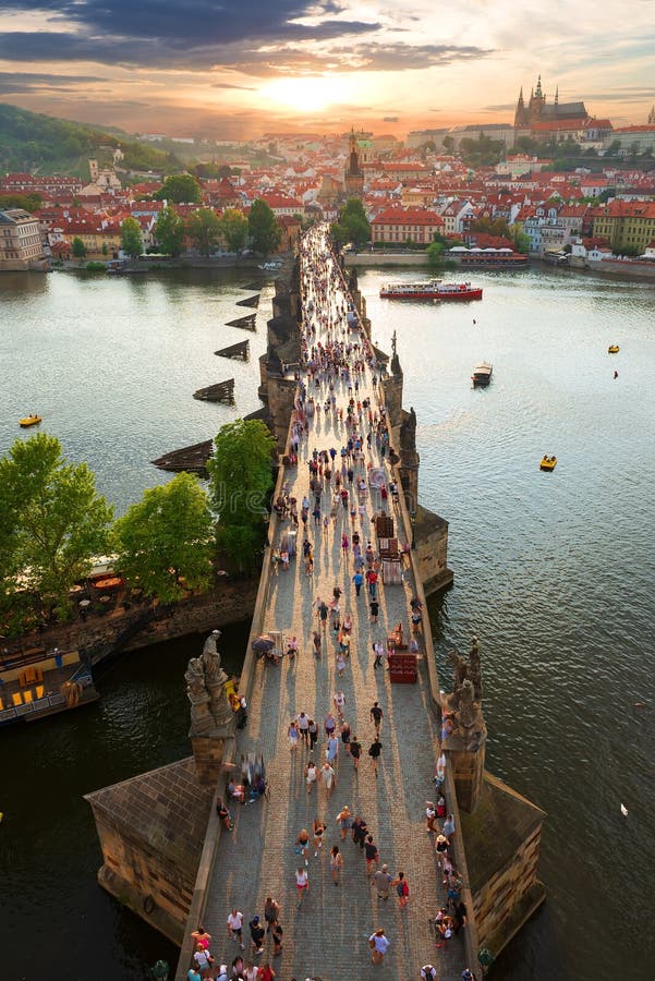 Vue sur le pont de Charles image stock Vue sur le pont de Charles image stock