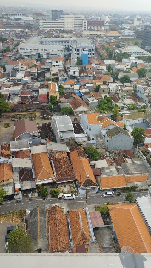 Vue sur les maisons densément peuplées d'en haut photos libres de droits