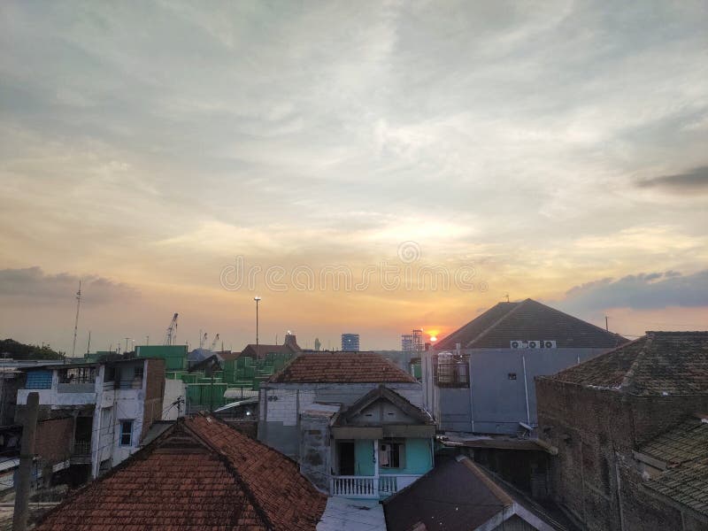 Vue sur les villages densément peuplés et couchers de soleil photographie stock