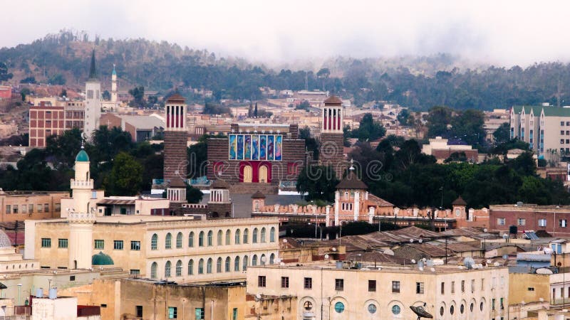 Vue de la cathédrale Enda Mariam à Asmara, Érythrée photographie stock libre de droits
