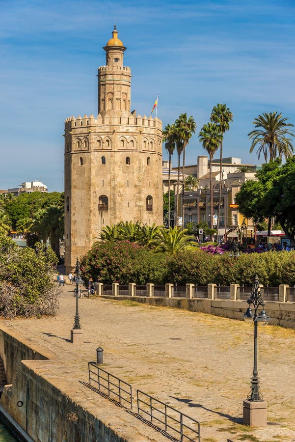 Vue à l'or Tower Torre del Oro à Séville - en Espagne photo stock Vue à l'or Tower Torre del Oro à Séville - en Espagne photo stock