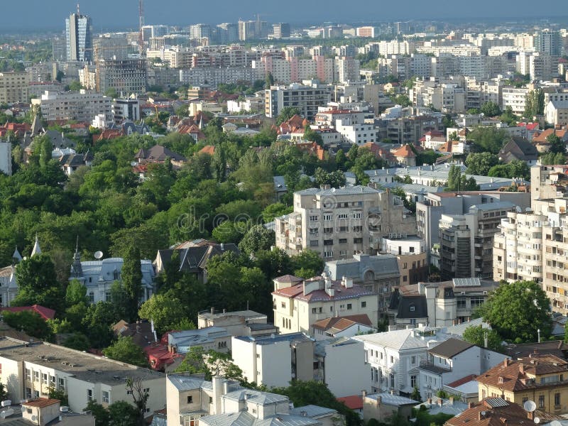 Vue élevée du paysage urbain de crépuscule de Bucarest