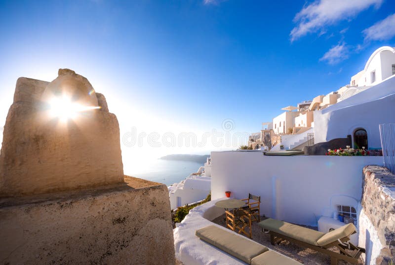 Vue étonnante de soirée de Fira, caldeira, volcan de Santorini, Grèce photographie stock Vue étonnante de soirée de Fira, caldeira, volcan de Santorini, Grèce photographie stock