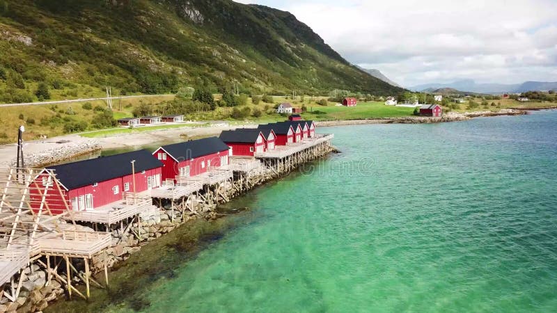 Vuelo de drones sobre un lago en noruega