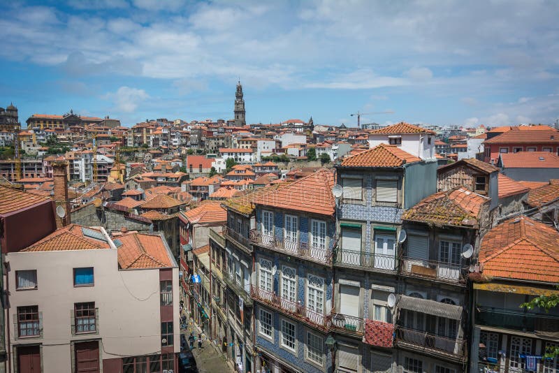 Vues de la rivière Douro et des bâtiments de Porto photo stock Vues de la rivière Douro et des bâtiments de Porto photo stock