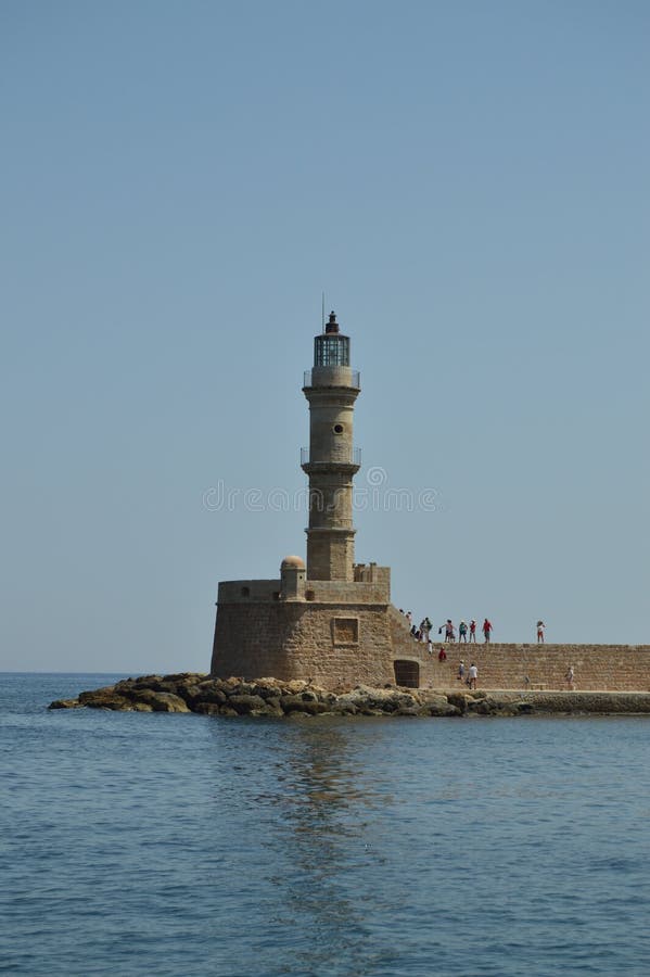 Vues magnifiques du phare d'antiquité dans le port de Chania Voyage d'architecture d'histoire photographie stock Vues magnifiques du phare d'antiquité dans le port de Chania Voyage d'architecture d'histoire photographie stock