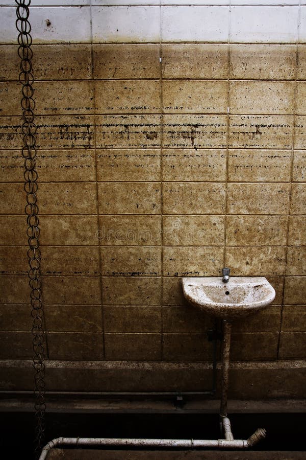 Wash basin dirty after flood pass. Wash basin dirty after flood pass