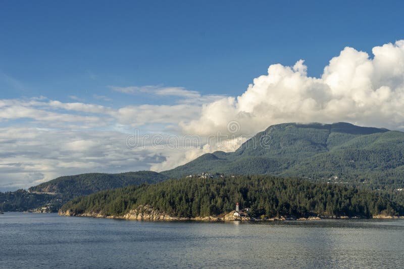Vuurtoren bij Vuurtorenpark, West-Vancouver, Brits Colombia, Canada royalty-vrije stock foto Vuurtoren bij Vuurtorenpark, West-Vancouver, Brits Colombia, Canada royalty-vrije stock foto