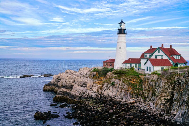 Vuurtoren in Portland Maine met koel licht royalty-vrije stock afbeelding Vuurtoren in Portland Maine met koel licht royalty-vrije stock afbeelding