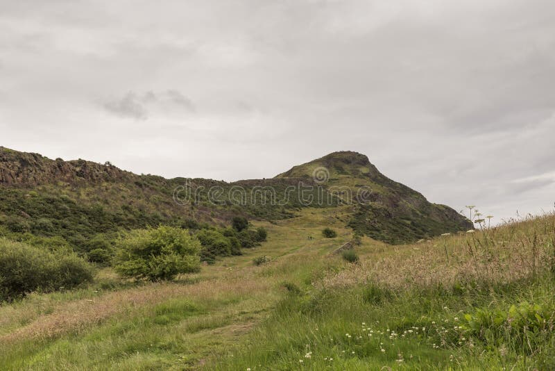 Vyn Arthur's Seat in Holyrood Park i Edinburgh, Skottland fotografering för bildbyråer Vyn Arthur's Seat in Holyrood Park i Edinburgh, Skottland fotografering för bildbyråer