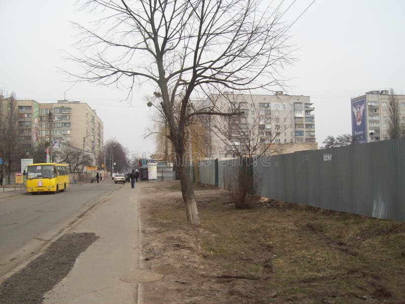 VYSHNEVE, УКРАИНА - 2-ОЕ АПРЕЛЯ 2011 Люди на улицах в городе стоковые изображения VYSHNEVE, УКРАИНА - 2-ОЕ АПРЕЛЯ 2011 Люди на улицах в городе стоковые изображения