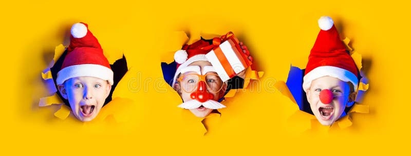 Vários retratos animados do Papai Noel nos sorrisos, saindo do fundo amarelo esfarrapado iluminado pela luz neon Tamanho grande foto de stock royalty free Vários retratos animados do Papai Noel nos sorrisos, saindo do fundo amarelo esfarrapado iluminado pela luz neon Tamanho grande foto de stock royalty free