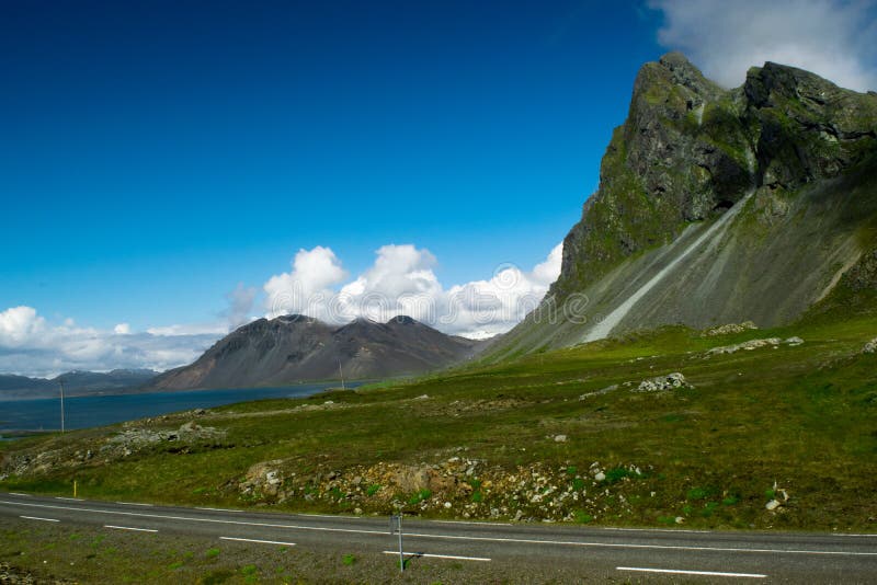 Väg längs kustlinje royaltyfria bilder Väg längs kustlinje royaltyfria bilder