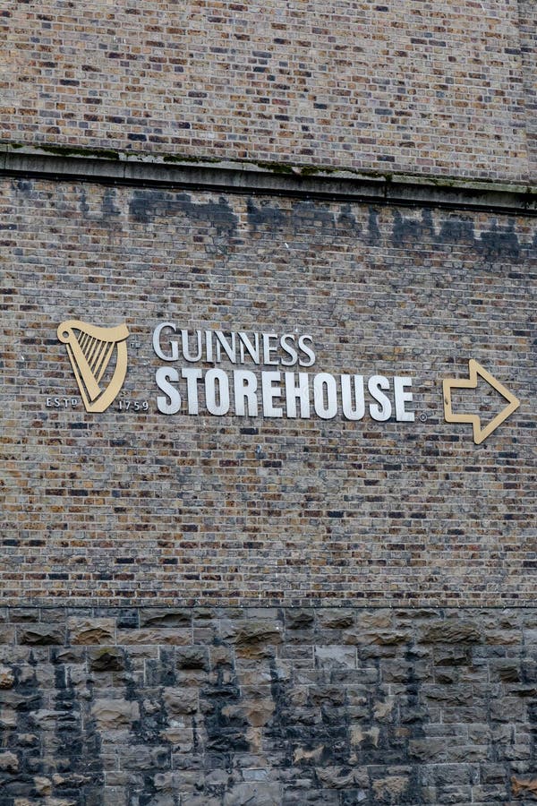 Väggdetalj på det Guinness magasinet, bryggerierfarenheten som berättar sagan av berömt öl för Irland ` s på porten för St James arkivfoto