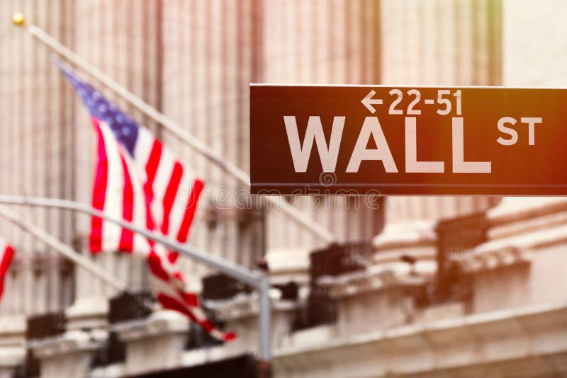 Vägggatatecken med New York Stock Exchange på bakgrunden