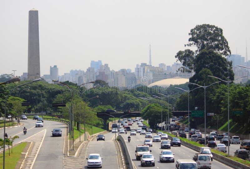 Vägrörelse i Sao Paolo, Brasilien royaltyfri foto Vägrörelse i Sao Paolo, Brasilien royaltyfri foto