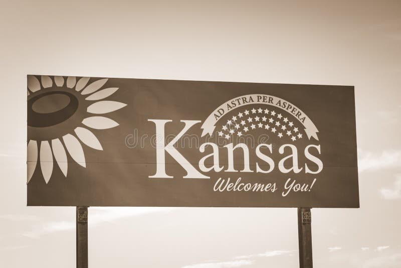 Välkomnande till det Kansas huvudvägtecknet fotografering för bildbyråer Välkomnande till det Kansas huvudvägtecknet fotografering för bildbyråer