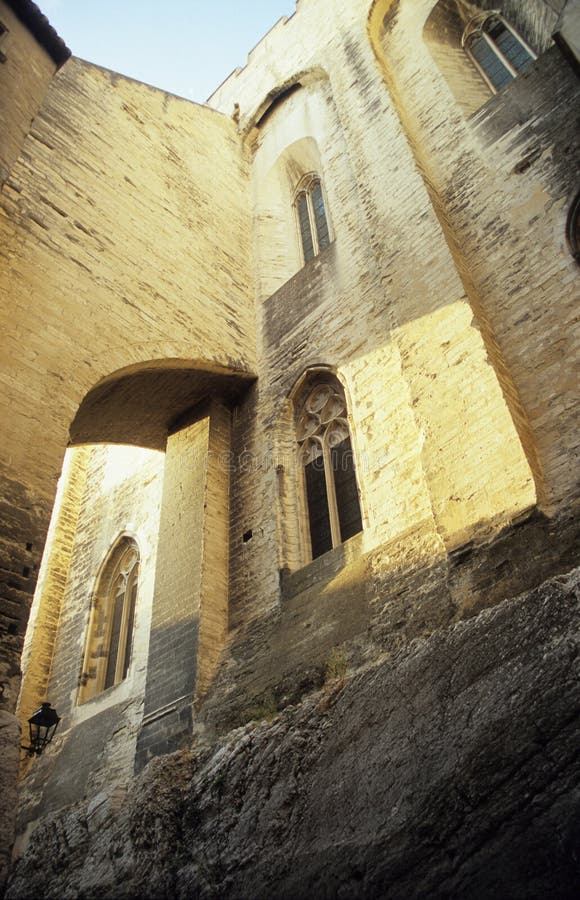 välva sig den påvliga avignon france slotten arkivfoto välva sig den påvliga avignon france slotten arkivfoto