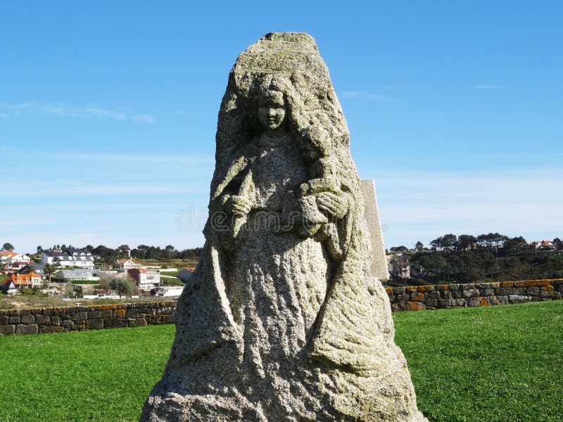 Vår skulptur för dam Lanzada - norrkust Spanien arkivfoto Vår skulptur för dam Lanzada - norrkust Spanien arkivfoto