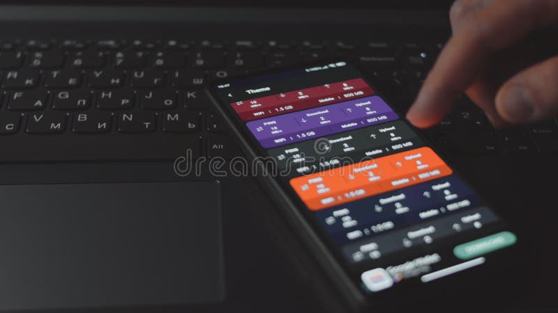 Vérification de la vitesse internet sur téléphone mobile à l'aide de l'appli de vitesse. vérification de la vitesse de téléchargem clips vidéos