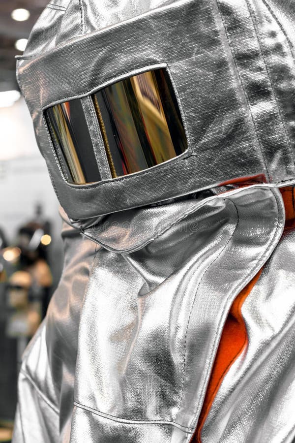 Vêtements protecteurs d'un sapeur-pompier photographie stock libre de droits Vêtements protecteurs d'un sapeur-pompier photographie stock libre de droits