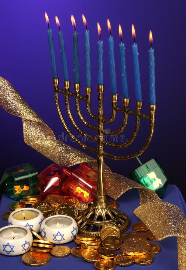 Völlig Lite Hanukkah menorah lizenzfreies stockbild Völlig Lite Hanukkah menorah lizenzfreies stockbild