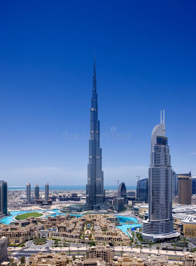 W centrum Dubaj z Burj Khalifa i Dubaj Fou