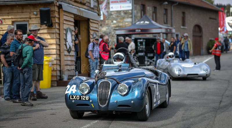 W zdroju Francorchamps zdrój Sześć godzin Woodcote trofeum & Stirling Moss trofeum zdjęcia royalty free W zdroju Francorchamps zdrój Sześć godzin Woodcote trofeum & Stirling Moss trofeum zdjęcia royalty free