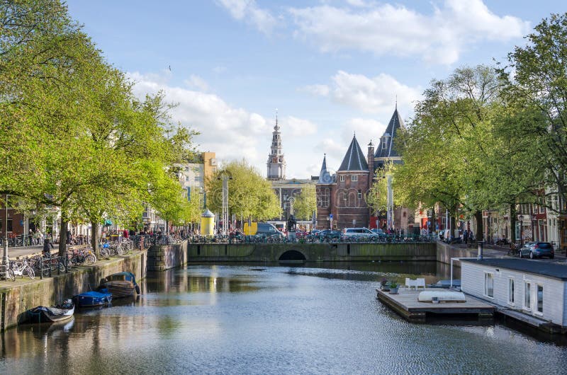 Waag (weeg huis) op Nieuwmarkt-vierkant in Amsterdam royalty-vrije stock afbeelding Waag (weeg huis) op Nieuwmarkt-vierkant in Amsterdam royalty-vrije stock afbeelding