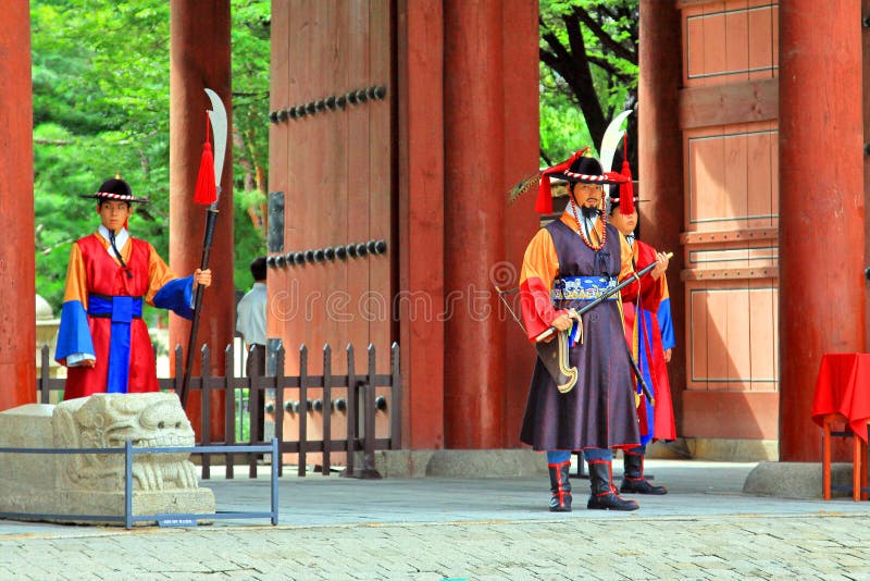 Wacht van het Deoksugung Paleis stock afbeelding