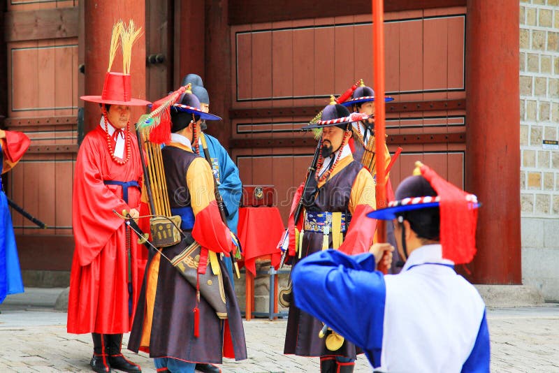 Wacht van het Deoksugung Paleis stock foto's