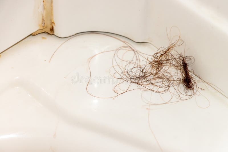 7. Wet blonde hair in the bathtub - wide 6