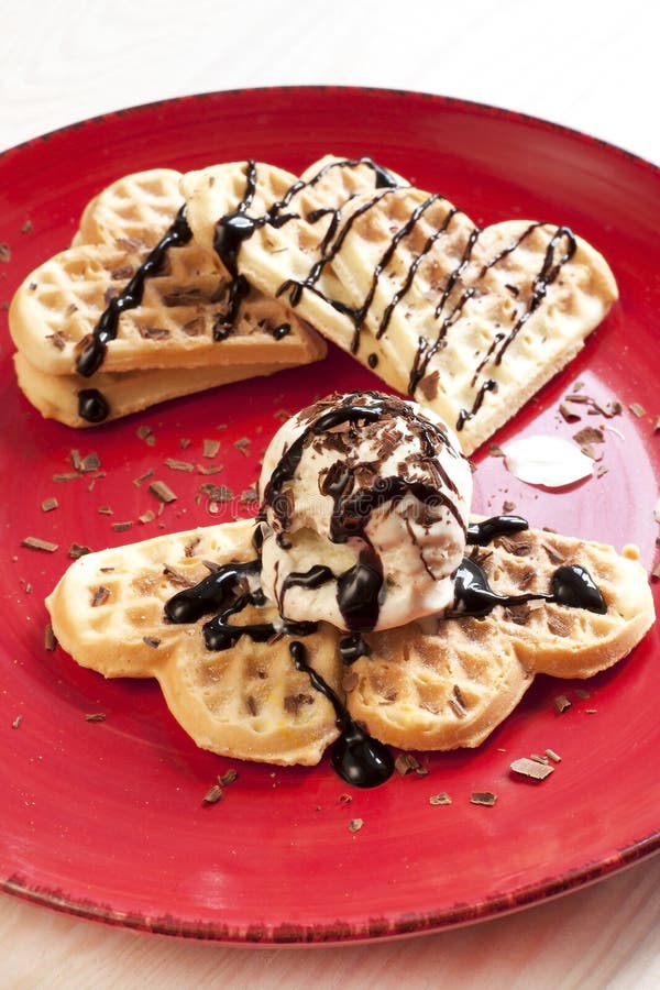  Waffeln mit Eiscreme lizenzfreies stockbild