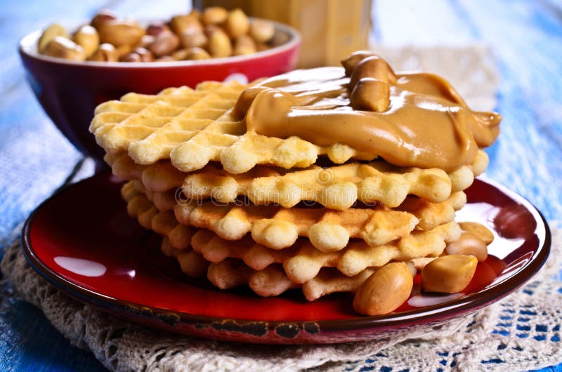 Вафли с арахисовой пастой