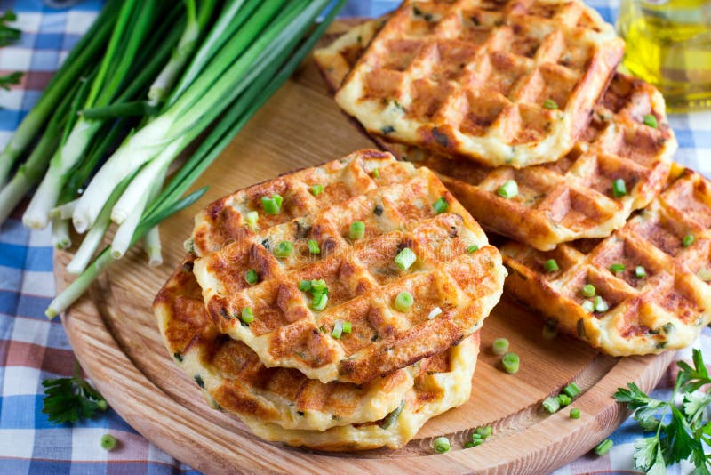 Сырные вафли с зеленью
