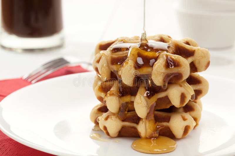 Waffles com mel foto de stock. Imagem de peppermint, mint 21296664