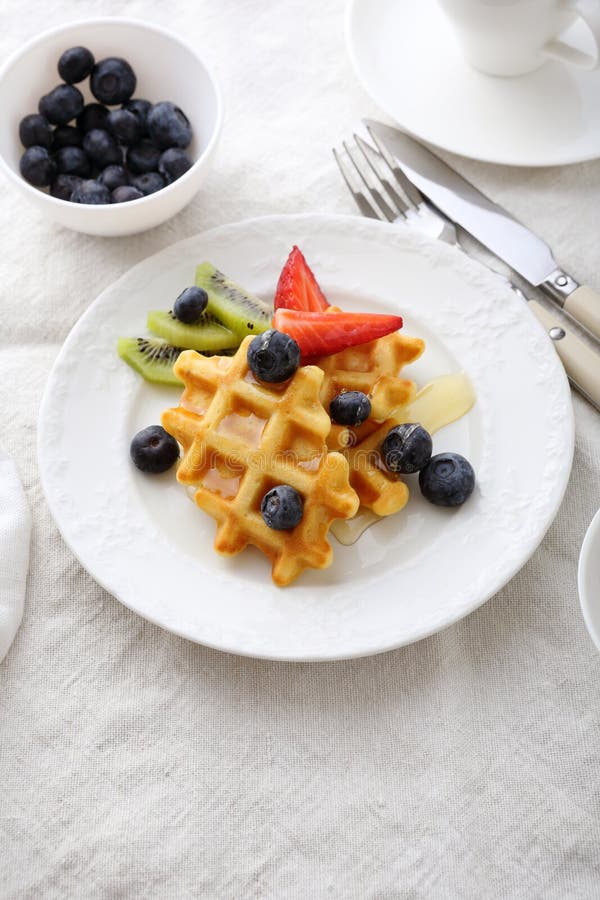 Waffles завтрака с медом стоковая фотография Waffles завтрака с медом стоковая фотография