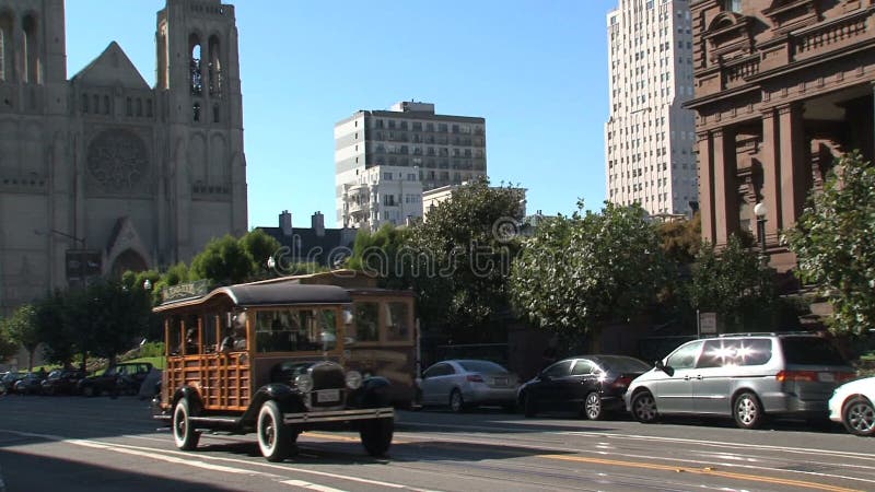 Wagon kolei linowej i stary samochodowy San Fransisco