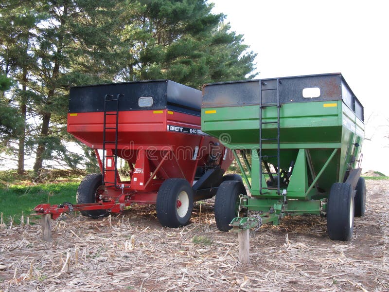 Wagons at harvest time editorial image. Image of wagons 91058400