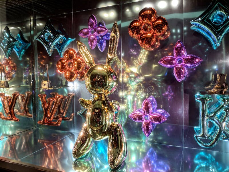 Louis Vuitton Window Display with LED Lights in Display Editorial Image -  Image of decoration, city: 138121505