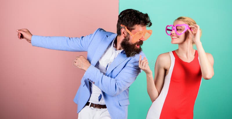 Wakacje i moda Frienship szczęśliwy mężczyzna i kobieta H fotografia stock