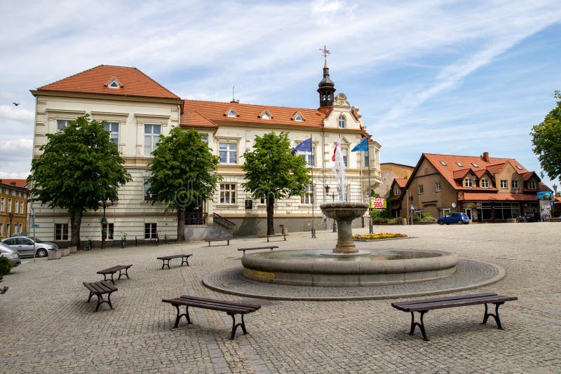 Walcz zachodniopomorskie, Polska, Maj,/-, 24, 2019: Rynek miasteczko w Zachodnim Pomerania Starzy tenements przy ulicami zdjęcia royalty free Walcz zachodniopomorskie, Polska, Maj,/-, 24, 2019: Rynek miasteczko w Zachodnim Pomerania Starzy tenements przy ulicami zdjęcia royalty free