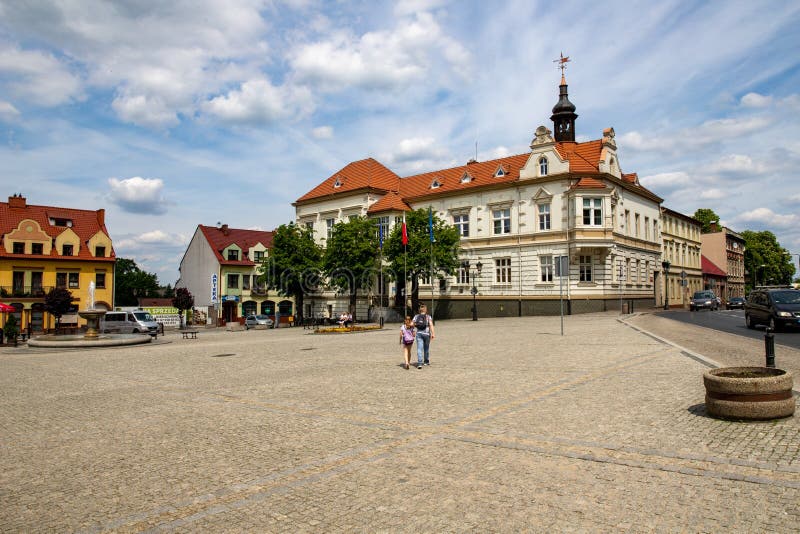 Walcz zachodniopomorskie, Polska, Maj,/-, 24, 2019: Rynek miasteczko w Zachodnim Pomerania Starzy tenements przy ulicami zdjęcie stock Walcz zachodniopomorskie, Polska, Maj,/-, 24, 2019: Rynek miasteczko w Zachodnim Pomerania Starzy tenements przy ulicami zdjęcie stock