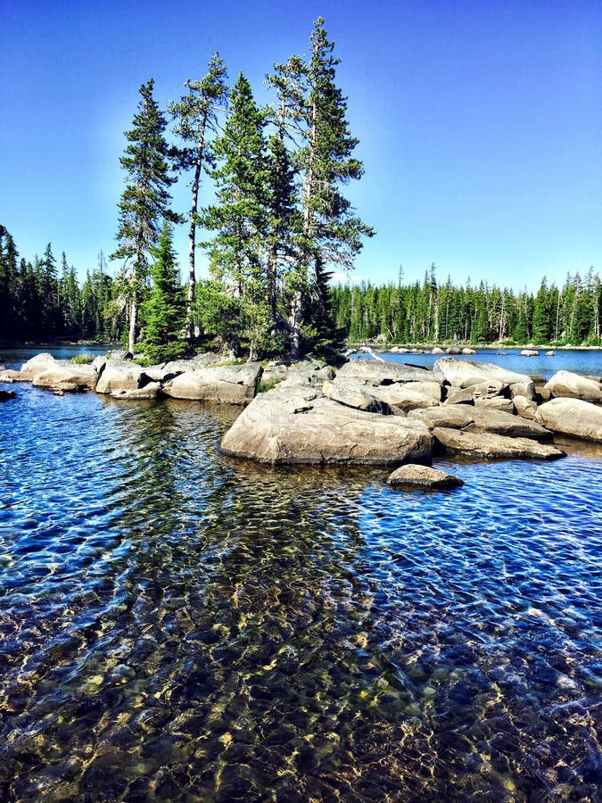 Waldo Lake in Oregon image stock. Image du beau, sunsets 71441427